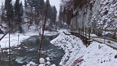 Der winterliche Weg am Ufer der Kleinen Emme - A wintery trail along the Little Emme River